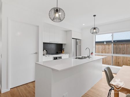ROOM 3 AVAILABLE – MODERN CO-LIVING HOME WITH UTILITIES INCLUDED - Photo 4