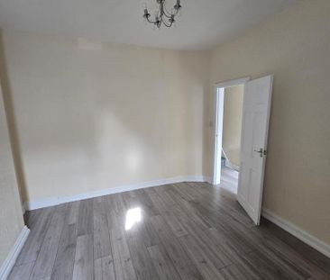 4 bedroom semi-detached house to rent - Photo 4