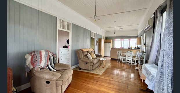 Charming Queenslander in a Prime Location - Photo 1