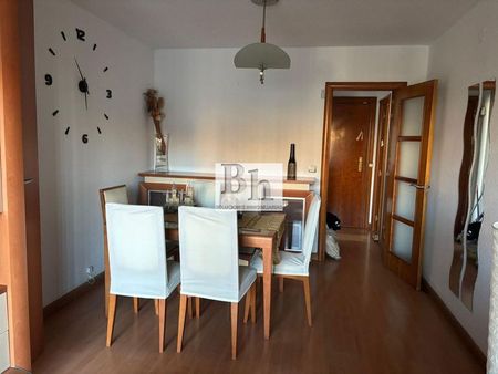 Alquiler de piso en Avenida Nehemias - Photo 3