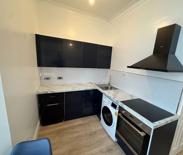 5 Bed Terraced House, Montpelier Road, BN1 - Photo 1