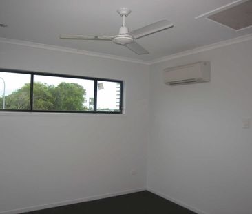 TWO-STORY TOWNHOUSE IN OORALEA - Photo 5