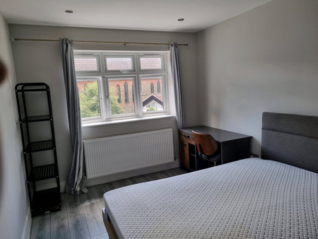 1 bedroom in a house share to rent - Photo 2