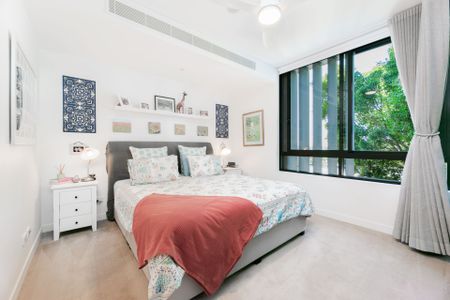 2nd Floor Private 2 Bedroom Apartment with Sydney CBD Views - Available Now - Photo 5