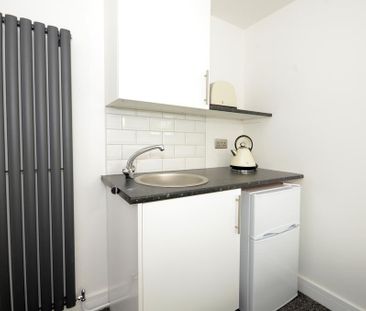 1 bedroom in a house share to rent - Photo 6