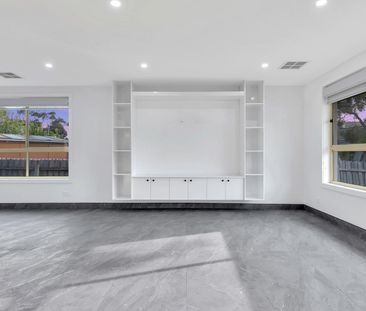 MODERN LIVING - Photo 1