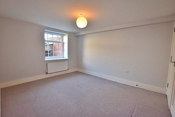 2 bedroom ground floor flat to rent - Photo 1