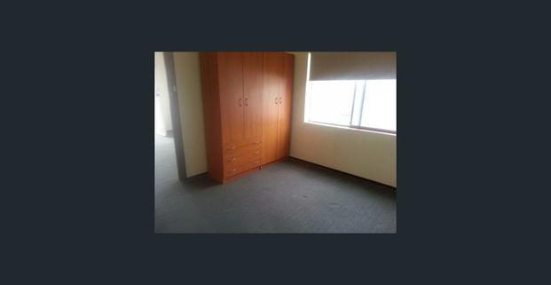 Front Unit 3 doors from the River! Open Monday 5pm - Photo 1