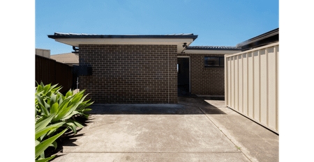 Modern 2-Bedroom Granny Flat in a Quiet Cul-de-Sac - Photo 2