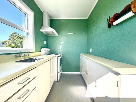 Two Bedroom Apartment in Kingston - Photo 4