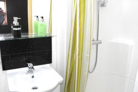 6 bedroom flat to rent - Photo 3