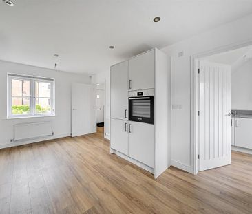 4 bedroom detached house to rent - Photo 3