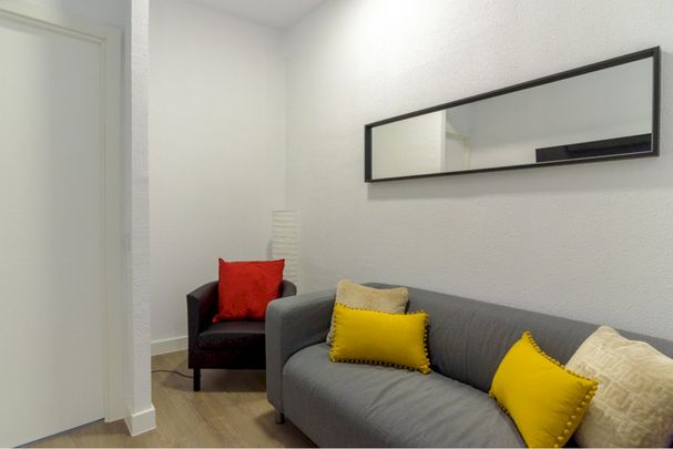 Wonderful room in Plaza de Santa Ana - Photo 1