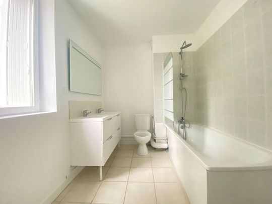 Location Maison 4 pièces 101m² ELBEUF 76500 - Photo 1