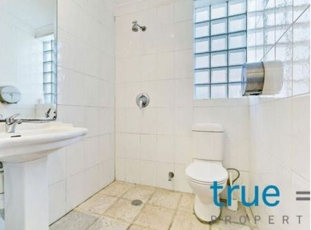 AFFORDABLE AND CONVENIENT IN IMMACULATELY KEPT HOME - Photo 2