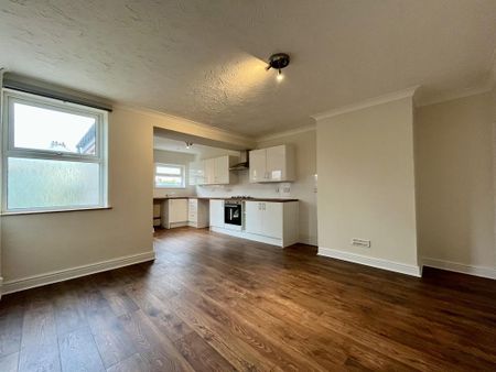 2 bedroom semi-detached house to rent - Photo 4