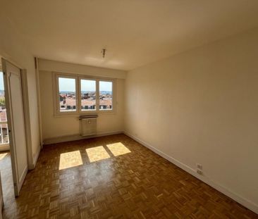 A LOUER - APPARTEMENT T2 - ROANNE HYPER CENTRE - Photo 2