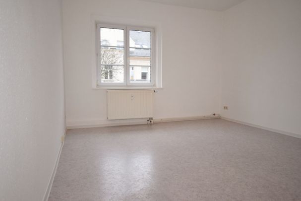 2-Raum Wohnung • Tageslichtbad mit Wanne • Einbauküche • Stellplatz • Kaßberg • Anschauen & Mieten - Photo 1