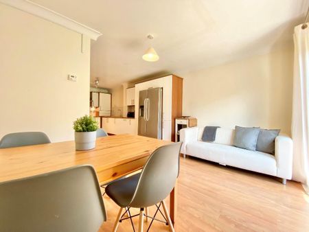 4 bedroom terraced house to rent - Photo 3