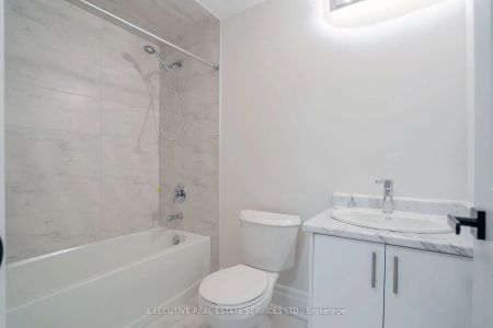 Detached Home For Lease | W9045872 - Photo 3