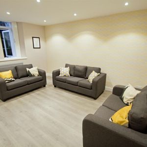 Cliff Road Gardens, Woodhouse, LS6 2EY, Leeds - Photo 2