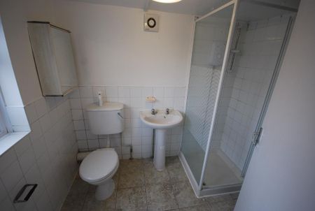 2 bedroom flat to rent - Photo 4