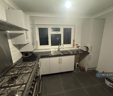 1 bedroom in a flat share to rent - Photo 3