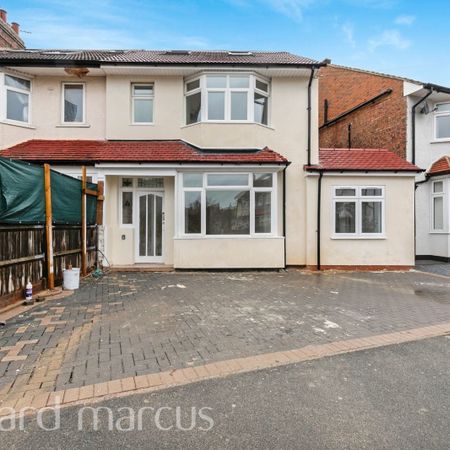 North Gardens, London - Photo 3