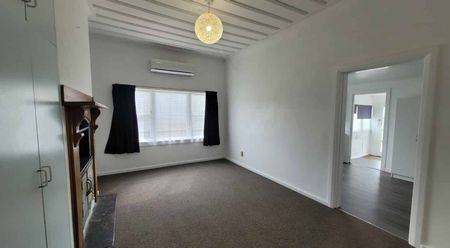 Lovely large family home - Photo 2