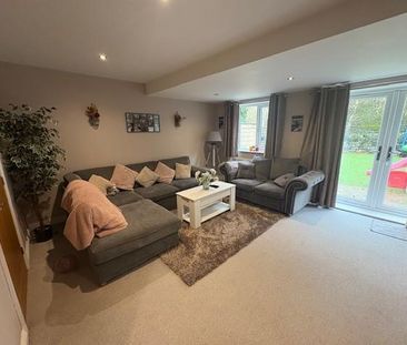 4 bedroom semi-detached house to rent - Photo 3