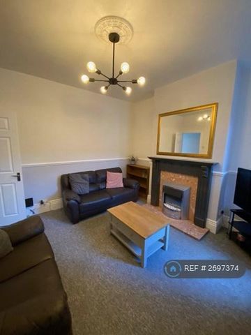 4 bedroom terraced house to rent - Photo 2