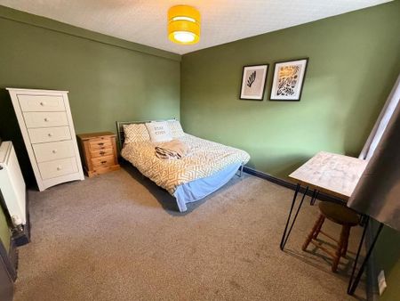 1 bedroom in a house share to rent - Photo 3