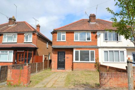 3 bedroom semi-detached house to rent - Photo 4