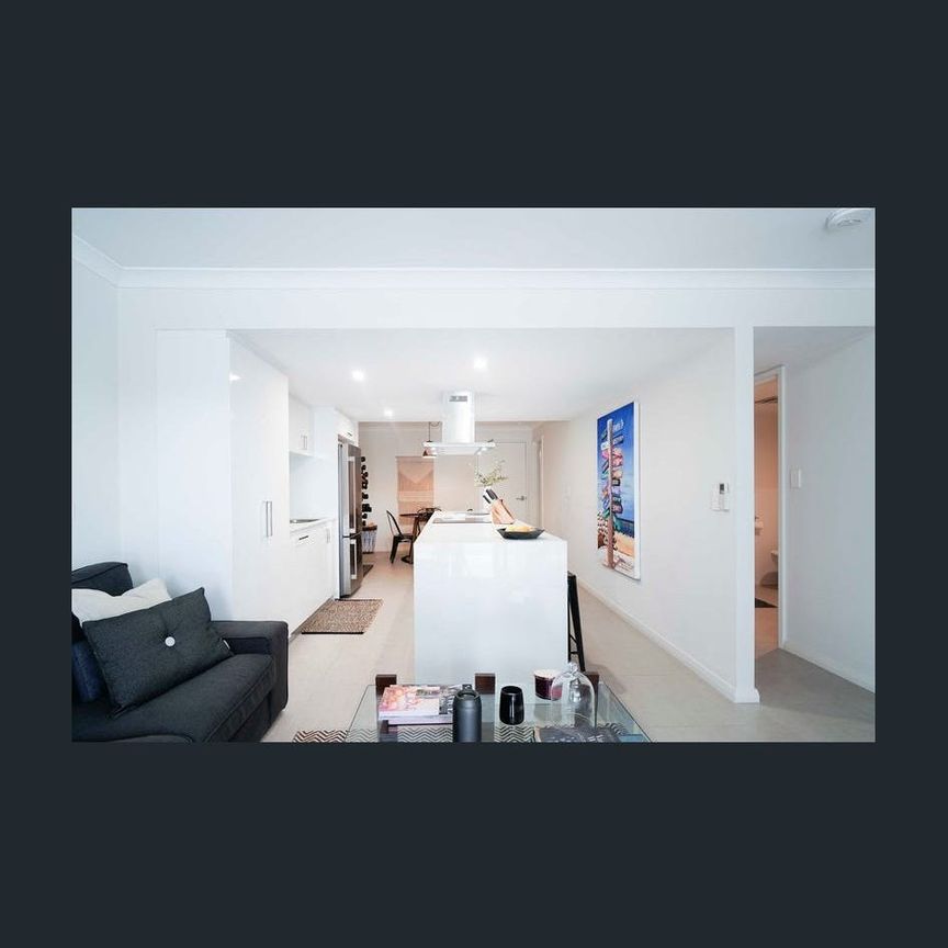 EASY CARE, UNFURNISHED, ENTERTAINER'S DELIGHT! - Photo 1