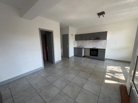 Location Appartement 1 pièces 33 m2 à Salon-de-Provence - Photo 3