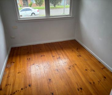 PERFECTLY LOCATED FAMILY HOME! - Photo 6