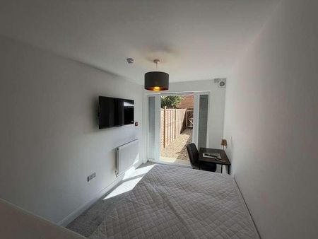 Boleyn Avenue, Peterborough, PE2 - Photo 2