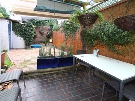 Character-filled semi, moments to Annandale village & Hinsby Park - Photo 3
