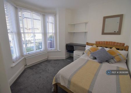 6 bedroom terraced house to rent - Photo 3