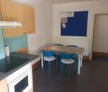 1 bedroom in a house share to rent - Photo 4