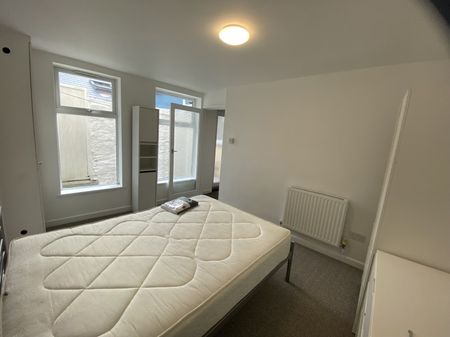 Wellington Terrace, Falmouth - Photo 4