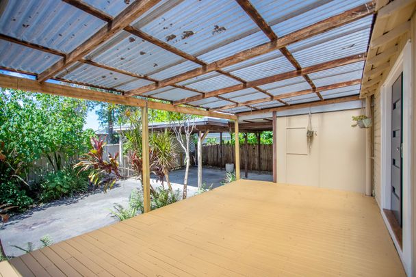 freshly renovated three-bedroom home - Photo 1