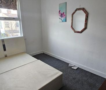 4 bedroom terraced house to rent - Photo 4