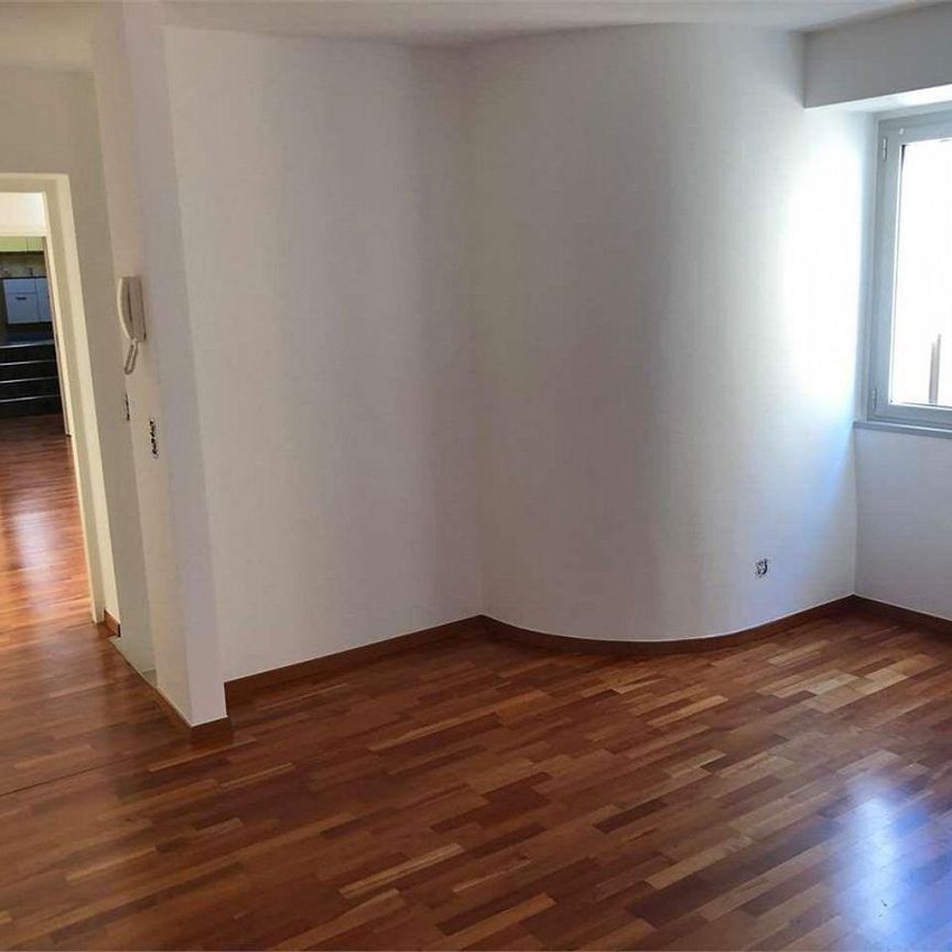 MELANO - In der Ortsmitte vermieten wir eine 4.5-Zimmer-Duplexwohnung - Foto 1