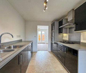 3 bedroom semi-detached house to rent - Photo 5