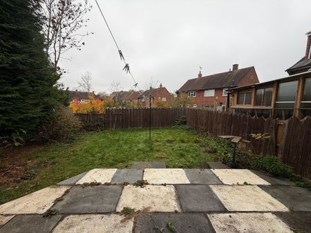 3 Bed Semi-Detached House, Larkhill Close, LS8 - Photo 3