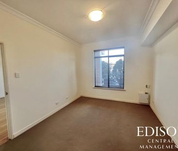 Modern East Perth Living - Stylish 2x2 Apartment with Parking - Photo 4