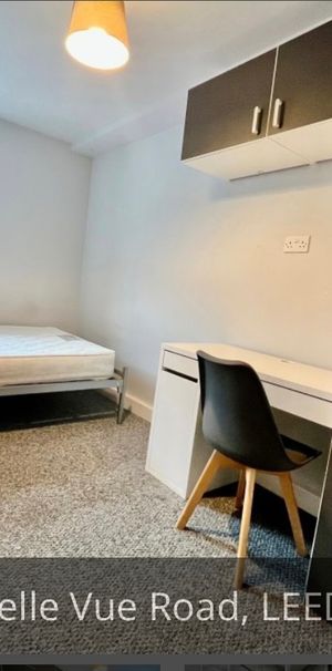 Room in a Shared Flat, Belle Vue Road, LS3 - Photo 1