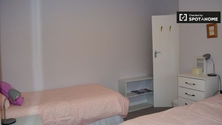 Room for rent in 3-bedroom apartment in Raheny, Dublin - Photo 4