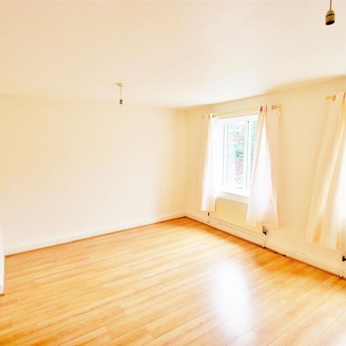 3 bedroom flat to rent - Photo 1